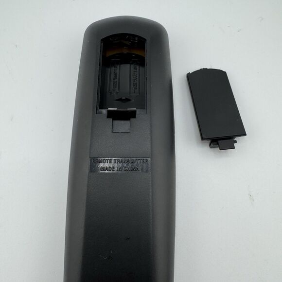 RCA Universal Remote Tuner/ CD/ Tape/ Video Purple Buttons - Picture 2 of 3